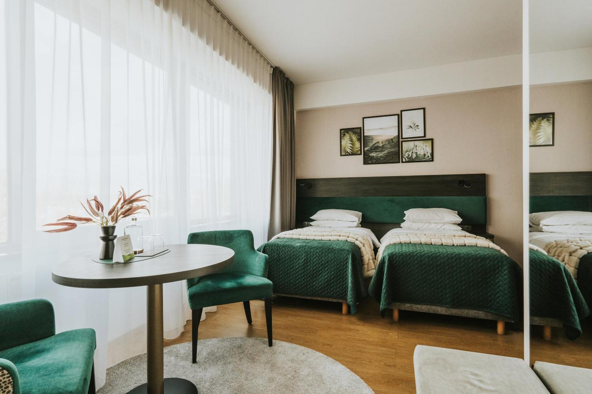 Green Hotel Inowroclaw Bagian luar foto